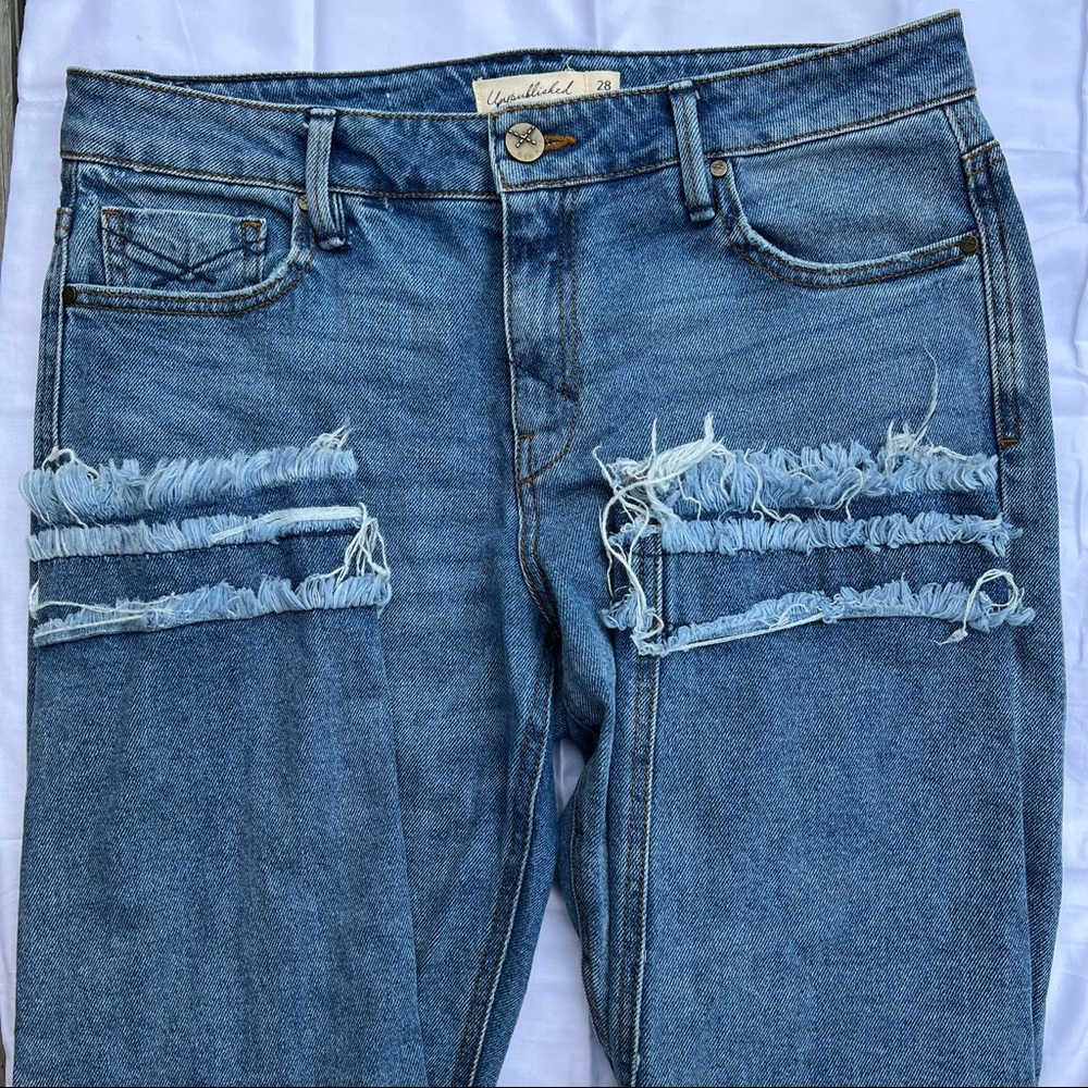 Lulu’s Straight Leg Jean with Frill Detail SIZE 28